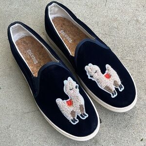SOLUDOS Velvet Llama Sneaker in Navy Size 8.5